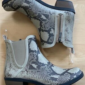 Lucky Brand Grey/Olive Snakeskin Rubber Side Zipper Heeled Ankle Boots, Sz 6!